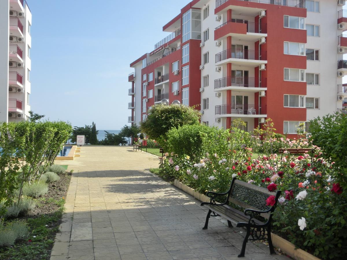 Sea View Panorama Apartment On Complex With Pools And Beach, Свети-Влас Экстерьер фото